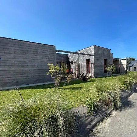 Egurra, A Proximite D'une De Sable Fin Santec